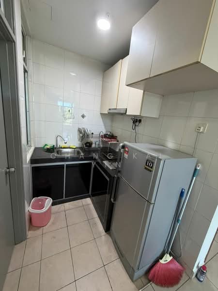 Servis Apartment untuk Disewa di Pangsapuri Tanah Emas (Golden Sands) - Chang Kai Yin - Kitchen - PropertyGuru.com.my