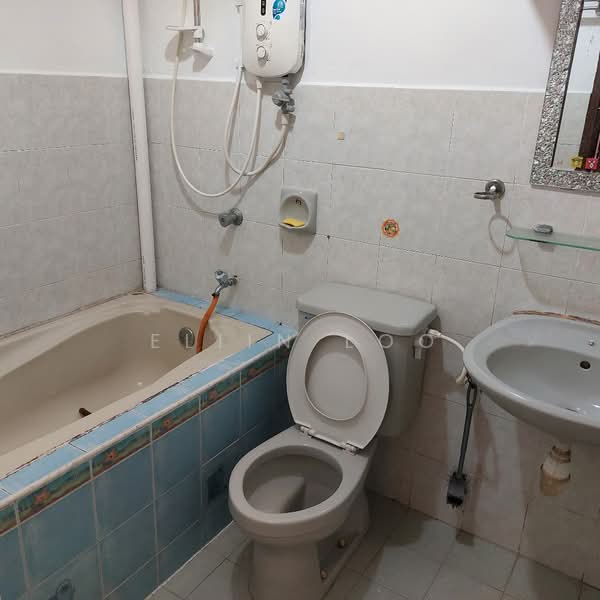 1-storey Terraced House for Sale in Taman Pelangi Indah (Ulu Tiram) - Eliin Loo - Bathroom - PropertyGuru.com.my