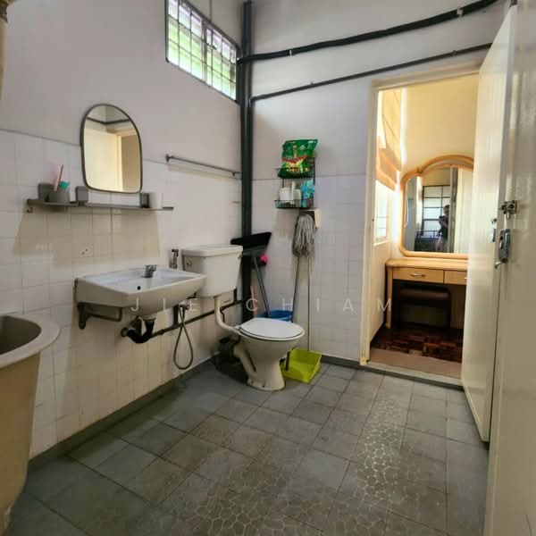 2-storey Terraced House for Sale in Taman Gemilang Ria (Bukit Mertajam) - Jie Chiam - Bathroom - PropertyGuru.com.my