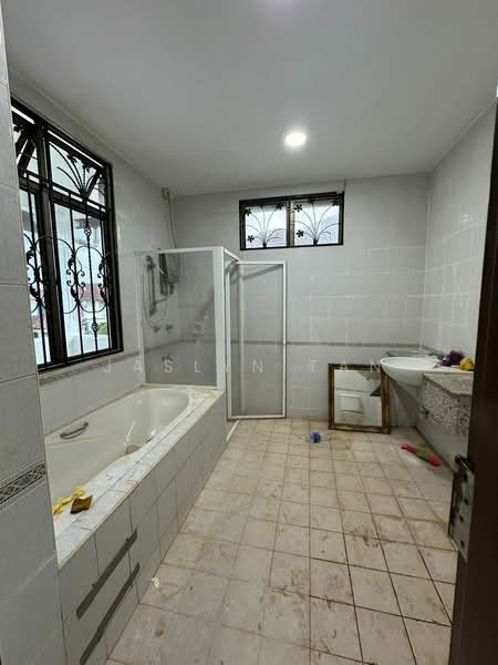 Semi-Detached House for Sale in Taman Impian Emas (Skudai) - Jaslyn Tan - Bathroom - PropertyGuru.com.my