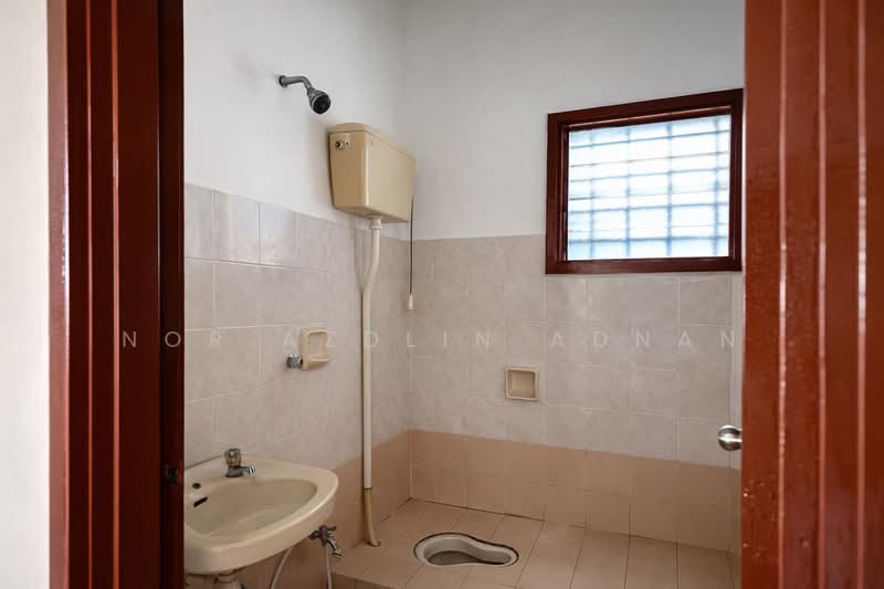 2-storey Terraced House for Sale in Usj 12 (Subang Jaya) - Nor Azdlin Adnan - Bathroom - PropertyGuru.com.my