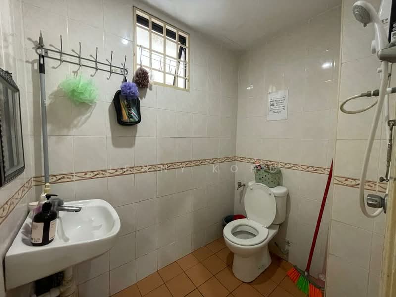Pangsapuri untuk Dijual di Bougainvilla - Jenny Kong - Bathroom - PropertyGuru.com.my