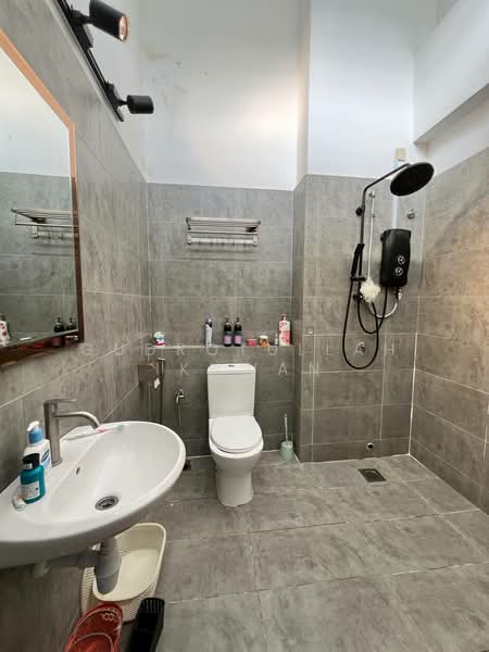 2-storey Terraced House for Sale in Cybersouth (Dengkil) - Gudrotullah Ikhwan - Bathroom - PropertyGuru.com.my