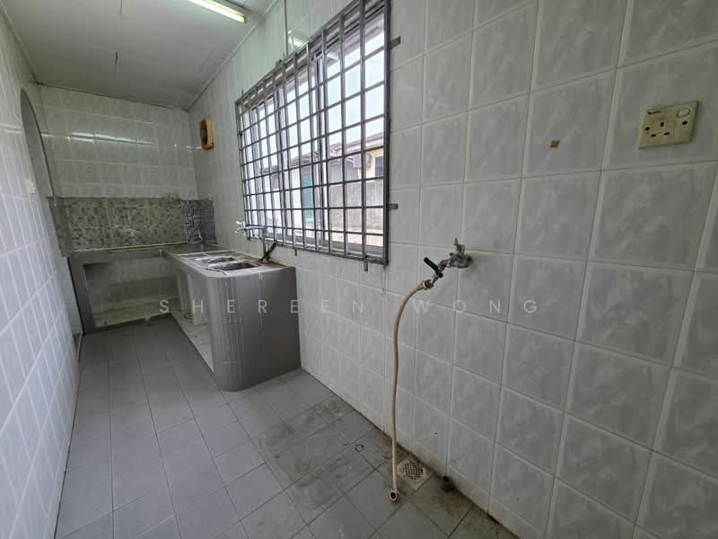 1-storey Terraced House for Sale in Taman Megah Ria (Masai) - Shereen Wong - Kitchen - PropertyGuru.com.my