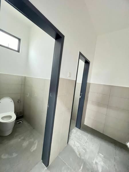 Factory for Rent in Eco Business Park 1 (Johor Bahru) - Jaslyn Tan - Bathroom - PropertyGuru.com.my