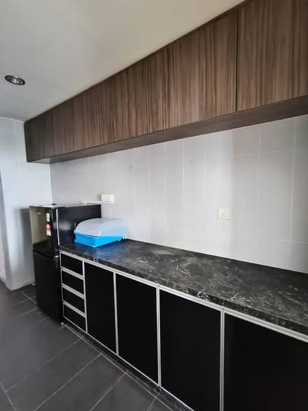 Kondominium untuk Dijual di Country Tower Condominium - Lucas Lee - Kitchen - PropertyGuru.com.my