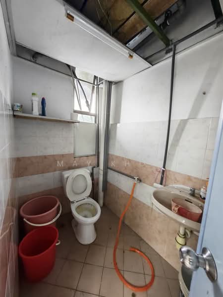 Kilang untuk Disewa di Taman Desa Cemerlang (Ulu Tiram) - May Khoo - Bathroom - PropertyGuru.com.my