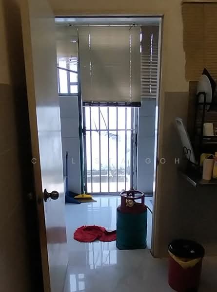 2.5-storey Terraced House for Sale in Setia Alam (Selangor) - Callista Goh - Kitchen view to backyard - PropertyGuru.com.my