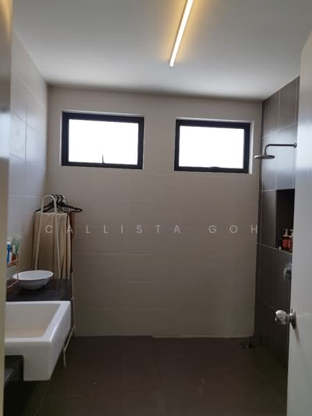 2.5-storey Terraced House for Sale in Setia Alam (Selangor) - Callista Goh - 2F MBR Bathroom - PropertyGuru.com.my