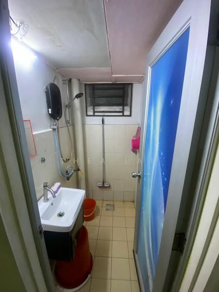Flat for Rent at Taman Ehsan Jaya - Thea Lai - Bathroom - PropertyGuru.com.my