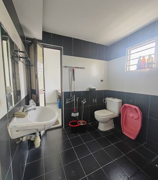 Townhouse for Rent in Bukit Jalil (Kuala Lumpur) - Jane Shoo - Bathroom - PropertyGuru.com.my
