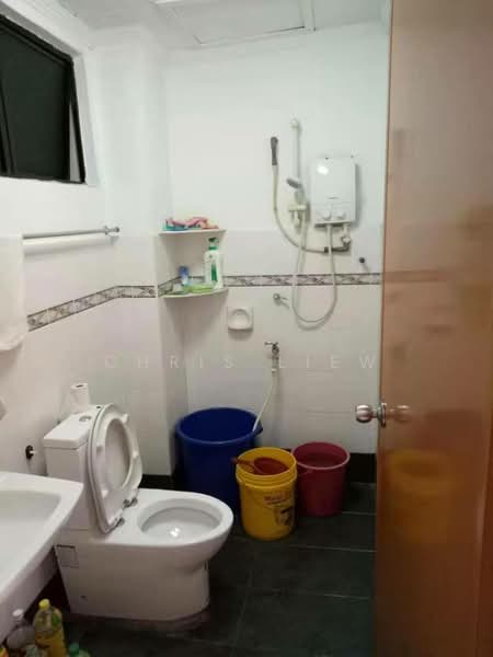 Pangsapuri untuk Dijual di Skudai Villa - Chris Liew - Bathroom - PropertyGuru.com.my