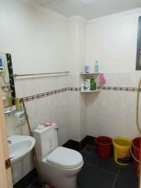 Pangsapuri untuk Dijual di Skudai Villa - Chris Liew - Bathroom - PropertyGuru.com.my