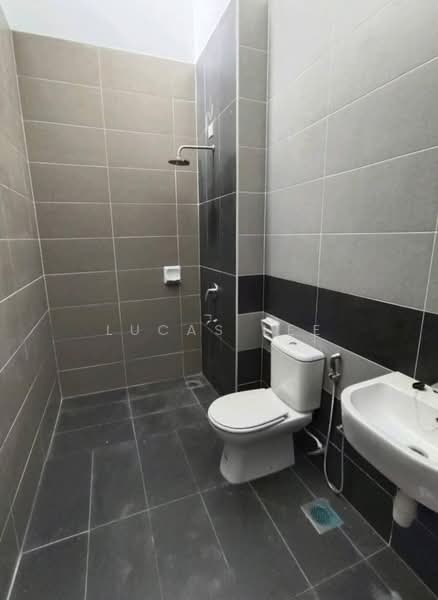 Cluster House for Sale in Taman Mount Austin (Tebrau) - Lucas Lee - Bathroom - PropertyGuru.com.my