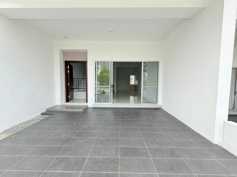 2-storey Terraced House for Sale in Tamansari (Rawang) - Evelyn Khoo - Car Porch - PropertyGuru.com.my