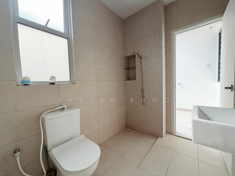 2-storey Terraced House for Sale in Tamansari (Rawang) - Evelyn Khoo - Bathroom - PropertyGuru.com.my