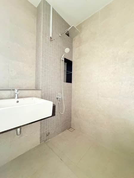 2-storey Terraced House for Sale in Tamansari (Rawang) - Evelyn Khoo - Bathroom - PropertyGuru.com.my