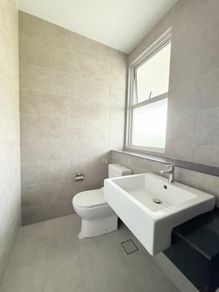 2-storey Terraced House for Sale in Tamansari (Rawang) - Evelyn Khoo - Bathroom - PropertyGuru.com.my