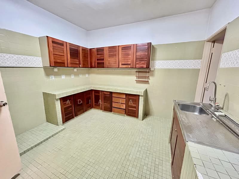 2-storey Terraced House for Rent in Ampang Jaya (Ampang) - Nadia Jaafar - Kitchen - PropertyGuru.com.my