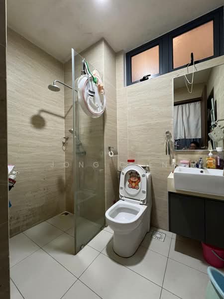 Servis Apartment untuk Dijual di Crescent Bay Suites (Teluk Bayu) - Jong Chen - Bathroom - PropertyGuru.com.my