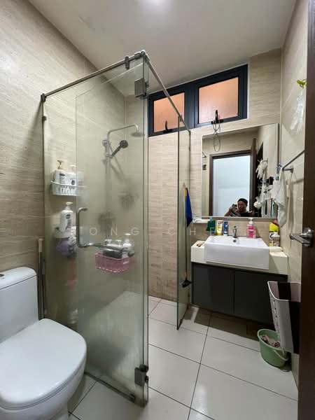 Servis Apartment untuk Dijual di Crescent Bay Suites (Teluk Bayu) - Jong Chen - Bathroom - PropertyGuru.com.my