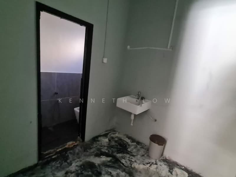 Kedai untuk Disewa di Taman Midah (Cheras) - Kenneth Low - Bathroom - PropertyGuru.com.my