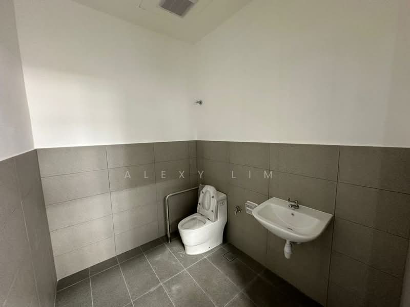 Factory for Sale in Pasir Gudang (Johor) - Alexy Lim - Bathroom - PropertyGuru.com.my