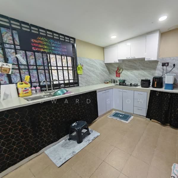 1-storey Terraced House for Sale in Ulu Tiram (Johor) - Edward Siow - Kitchen - PropertyGuru.com.my