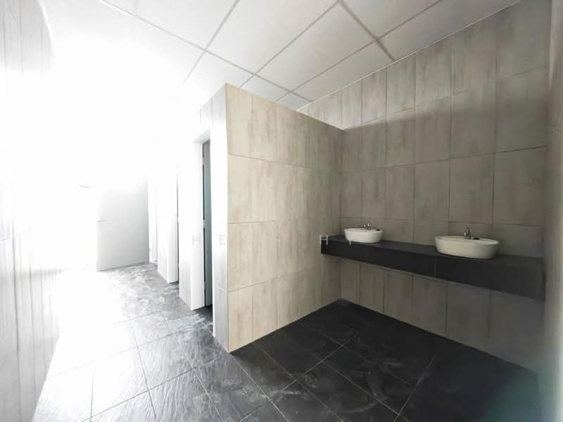 Cluster Factory for Rent in Ulu Tiram (Johor) - Heng Hy - Bathroom - PropertyGuru.com.my