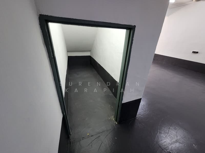 Shop for Rent in Taman Bayu Perdana (Klang) - Surendran Karapiah - Interior - PropertyGuru.com.my