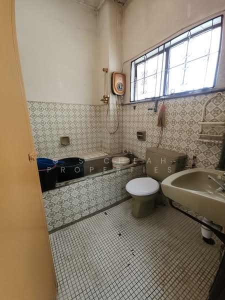 2-storey Terraced House for Sale in Taman Megah (Petaling Jaya) - G S Cheah Properties - Bathroom - PropertyGuru.com.my