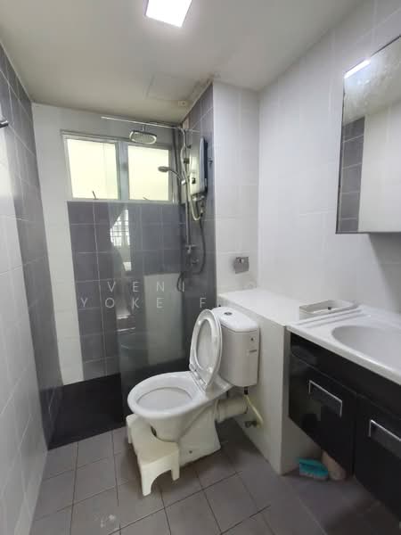 Pangsapuri untuk Disewa di Seri Intan Apartment - Veni Foo Yoke Fuang - Bathroom - PropertyGuru.com.my