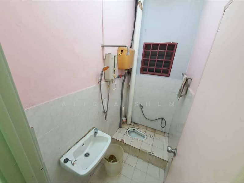 Rumah Teres 2 Tingkat untuk Disewa di Taman Puteri Wangsa (Ulu Tiram) - Alicia Shum - Bathroom - PropertyGuru.com.my