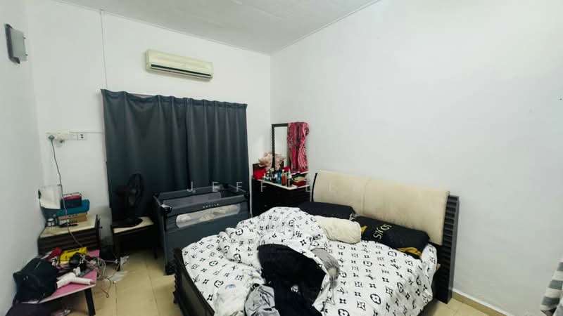 1-storey Terraced House for Sale in Taman Sri Tebrau (Johor Bahru) - Jeff Lee - Bedroom - PropertyGuru.com.my