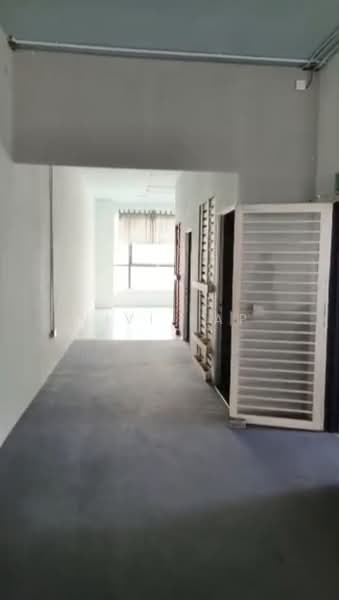 Shop / Office for Rent in Taman Tasik Damai (Sungai Besi) - Vivi Yap - Corridor - PropertyGuru.com.my