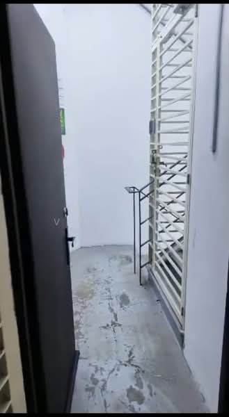 Shop / Office for Rent in Taman Tasik Damai (Sungai Besi) - Vivi Yap - Entrance - PropertyGuru.com.my