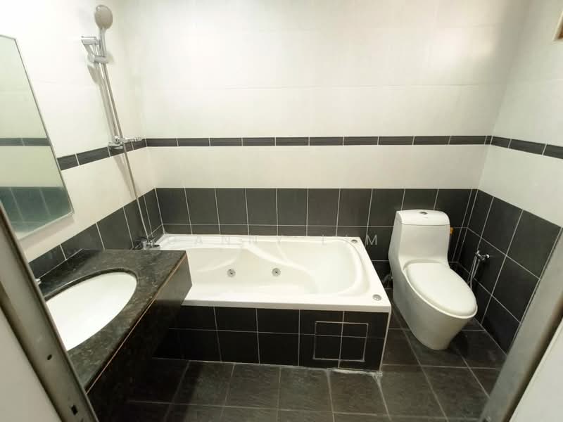 Kedai / Pejabat untuk Disewa di Taman Green Lane (Jelutong) - Danny Lim - Bathroom - PropertyGuru.com.my