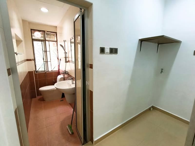 Kedai / Pejabat untuk Disewa di Taman Green Lane (Jelutong) - Danny Lim - Bathroom - PropertyGuru.com.my
