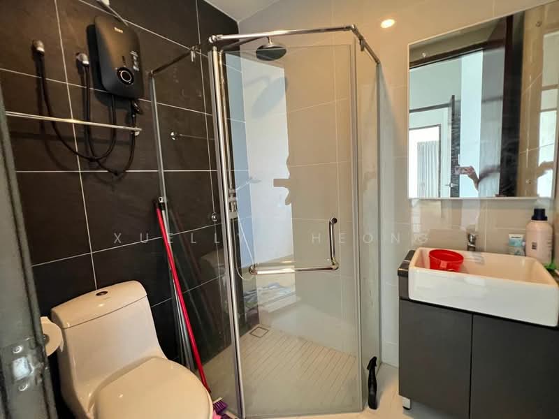 Kondominium untuk Disewa di Amberside @ Country Garden Danga Bay - Xuelly Cheong - Bathroom - PropertyGuru.com.my