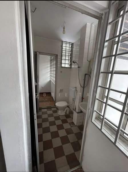 Rumah Teres 2 Tingkat untuk Disewa di Taman Perling (Perling) - Robbie Tan - Bathroom - PropertyGuru.com.my