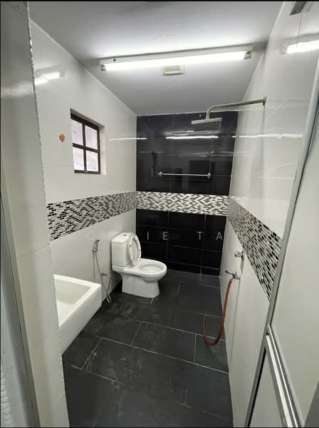 Rumah Teres 2 Tingkat untuk Disewa di Taman Perling (Perling) - Robbie Tan - Bathroom - PropertyGuru.com.my