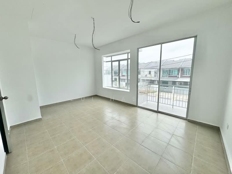 2-storey Terraced House for Sale in Taman Kundang Jaya (Rawang) - Zul Hasif - PropertyGuru.com.my