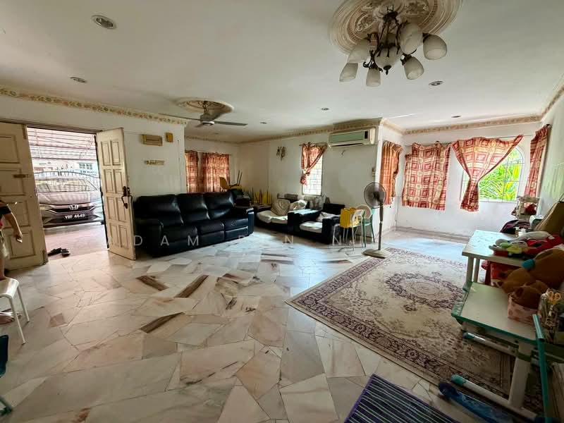 Rumah Teres 2 Tingkat untuk Dijual di Taman Bunga Negara (Shah Alam) - Adam Bin Nizar - Living Room - PropertyGuru.com.my