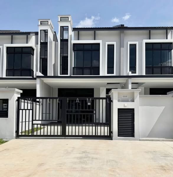 Rumah Teres 2 Tingkat untuk Dijual di Taman Mount Austin (Tebrau) - William Loke - Exterior - PropertyGuru.com.my