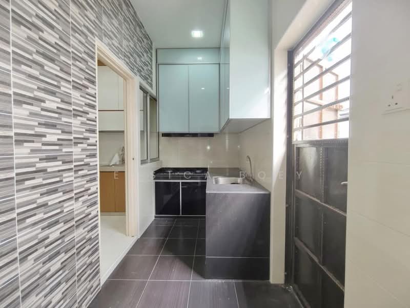 Rumah Teres 2 Tingkat untuk Dijual di Setia Tropika (Johor Bahru) - Jessica Boey - Kitchen - PropertyGuru.com.my