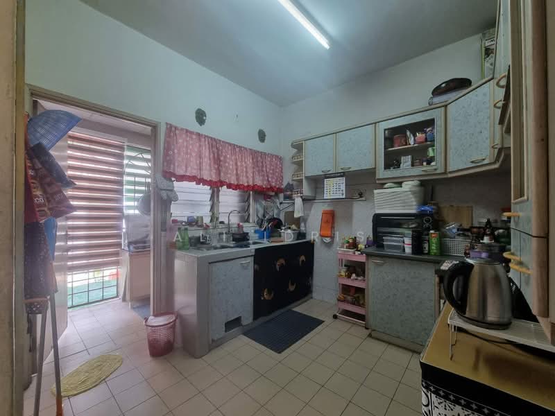 2-storey Terraced House for Sale in Usj 11 (Subang Jaya) - Ali Idris - Kitchen - PropertyGuru.com.my