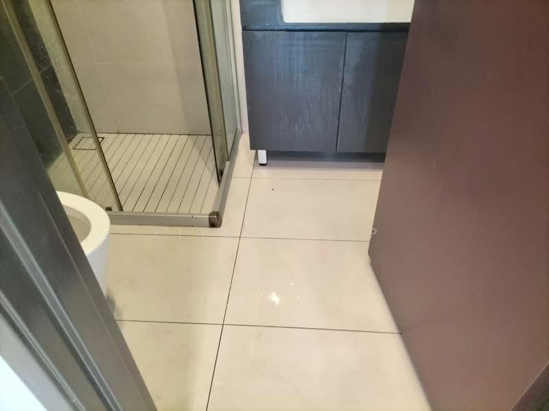 Kondominium untuk Dijual di Bay Laurel @ Country Garden Danga Bay - Ellen Yeap - Bathroom - PropertyGuru.com.my