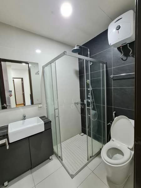 Kondominium untuk Disewa di Amberside @ Country Garden Danga Bay - Xuelly Cheong - Bathroom - PropertyGuru.com.my