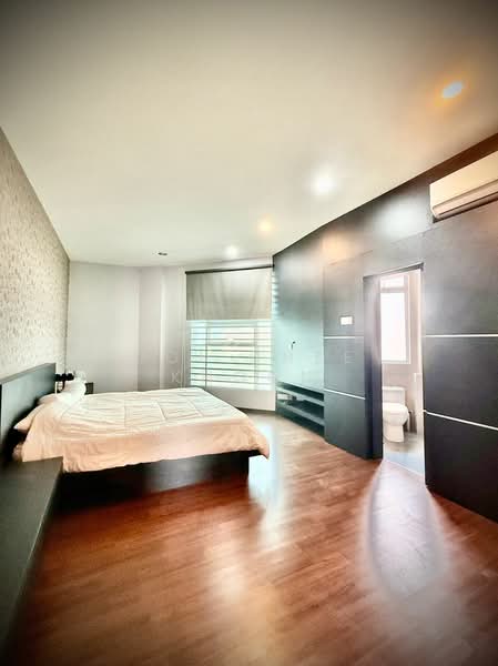 Condominium for Sale at The Brezza - Ooi Chee Khoon - Bedroom 1 - PropertyGuru.com.my
