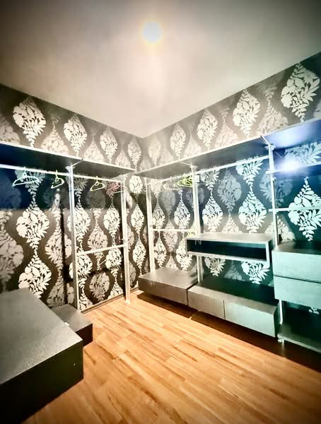 Condominium for Sale at The Brezza - Ooi Chee Khoon - Walkin Closet - PropertyGuru.com.my